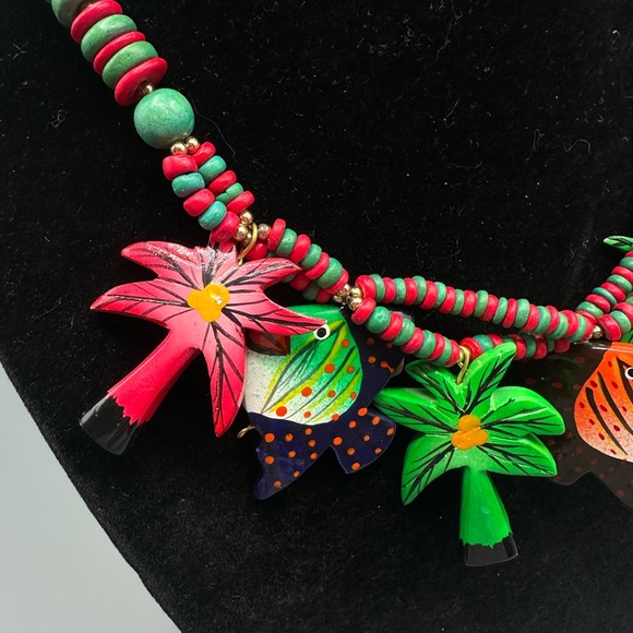 VTG Tropical Wooden Beaded Necklace Made in The Philippines Fish & Palm Trees - Picture 7 of 8
